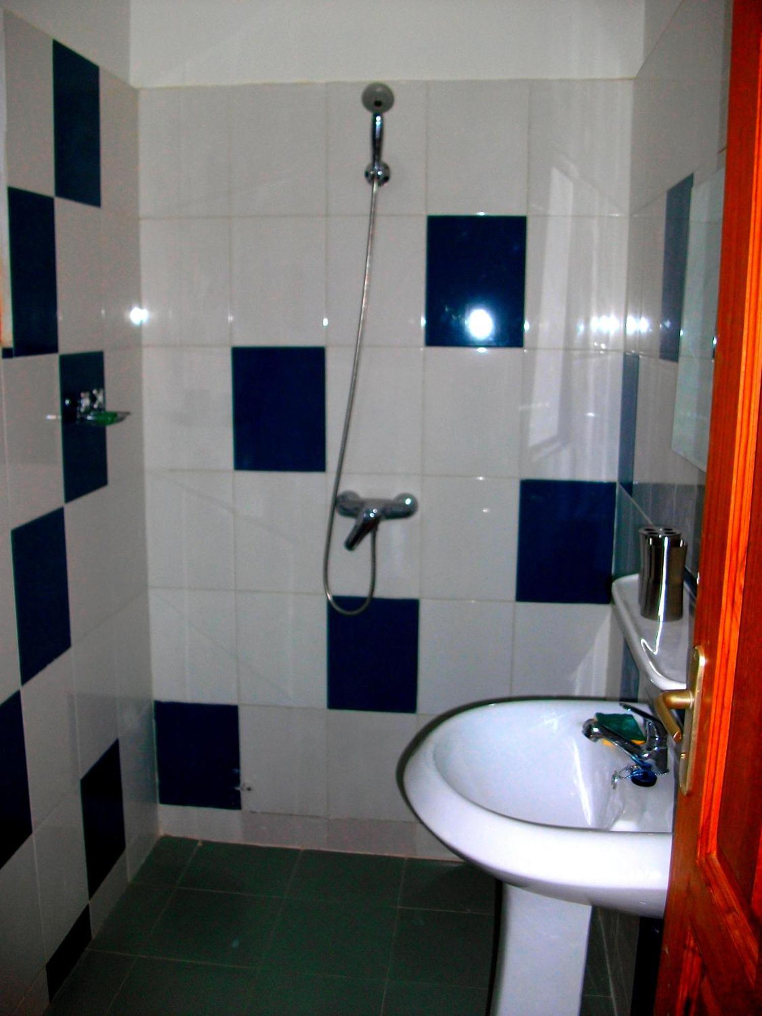 Dodoo Lodge Cotonou Extérieur photo