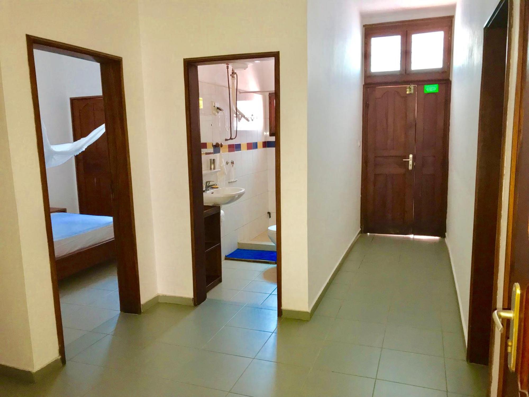 Dodoo Lodge Cotonou Chambre photo