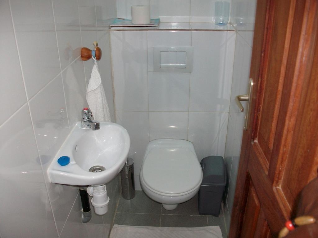 Dodoo Lodge Cotonou Extérieur photo